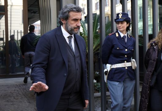 Getty Images Roma, Insinna: “Senza rispetto mandare via un uomo serio come De Rossi. Mi preoccupa…” - immagine 1