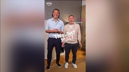 “Maglia della Lazio o Roma in B?”: Totti ‘sbianca’, la risposta è tutta da ridere