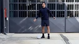 Zlatan imperversa sui social: povera bottiglia…