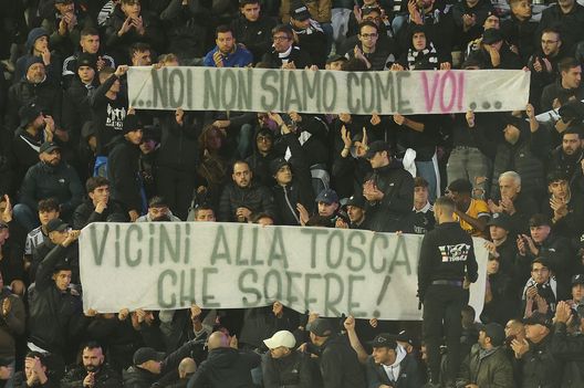 FOTO – Tifosi Juve: “Noi non siamo come voi… vicini alla Toscana che soffre!” - immagine 1