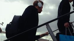 Il Napoli viaggia con stile verso Cagliari: il momento della partenza in aereo