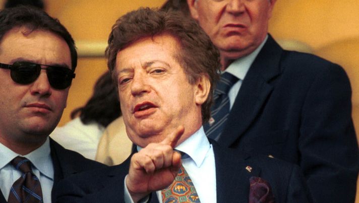 FLORENCE - APRIL 09: Vittorio Cecchi Gori, the owner of Fiorentina, watches the action during the Serie A match between Fiorentina and Roma, played at the Comunale Stadium, Florence, Italy on April 09, 2001. (Photo by Grazia Neri/Getty Images) Cecchi Gori: “Fiorentina rubata dai poteri forti, Firenze non mi difese” - immagine 1