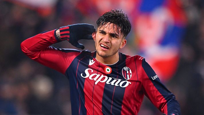 BOLOGNA, ITALY - DECEMBER 04: Santiago Castro of Bologna celebrates scoring his team's second goal during the Coppa Italia Round of 16 match between Bologna FC and Parma Calcio at Renato Dall'Ara Stadium on December 04, 2025 in Bologna, Italy. (Photo by Alessandro Sabattini/Getty Images) Viviano: “Castro è fortissimo. Con Immobile può imparare tanto” - immagine 1