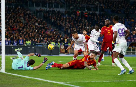 Ma gli attaccanti? Non pervenuti. E il 4-2-4 viola non supera il pullman di Mou- immagine 2