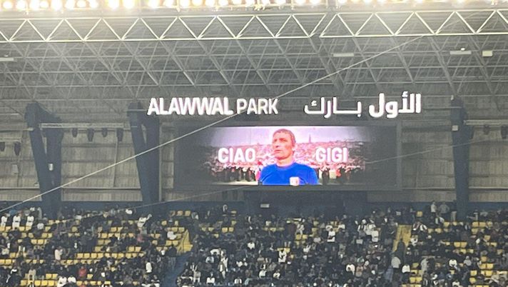 Vergogna al minuto di silenzio in onore di Gigi Riva, lo stadio fischia: il fatto - immagine 1
