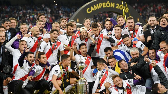 MADRID, SPAIN - DECEMBER 09: The River Plate team celebrate with the Copa Libertadores Trophy following their victory in the second leg of the final match of Copa CONMEBOL Libertadores 2018 between Boca Juniors and River Plate at Estadio Santiago Bernabeu on December 9, 2018 in Madrid, Spain. Due to the violent episodes of November 24th at River Plate stadium, CONMEBOL rescheduled the game and moved it out of Americas for the first time in history. (Photo by Matthias Hangst/Getty Images) River Plate Urawa Red Diamonds