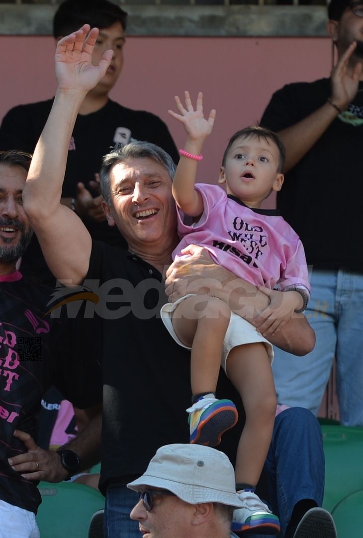 FOTOTIFO Palermo-Sudtirol 2-1, gli scatti ai tifosi al “Renzo Barbera” (GALLERY) - immagine 54