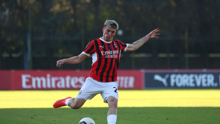 SOLBIATE ARNO, ITALY - NOVEMBER 10: Alex Jimenez of Milan Futuro in action during the Serie C match between Milan Futuro and Arezzo at Stadio Felice Chinetti on November 10, 2024 in Solbiate Arno, Italy. (Photo by Giuseppe Cottini/AC Milan via Getty Images) Bonera dopo l'Arezzo: 'Jimenez nel bene e nel male sposta gli equilibri'