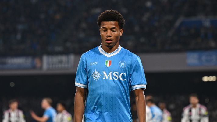 NAPLES, ITALY - DECEMBER 07: David Neres in action during the Serie A match between SSC Napoli and Juventus FC at Stadio Diego Armando Maradona on December 07, 2025 in Naples, Italy. (Photo by SSC NAPOLI/SSC NAPOLI via Getty Images) Pistocchi: “Napoli brillante, Neres decisivo. Juve senza peso offensivo” - immagine 1