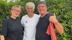 Gasperini si gode la domenica libera: pranzo di pesce al mare con tutto lo staff