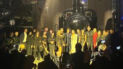 Cena di Natale, la foto di gruppo degli azzurri con le rispettive mogli. Le immagini