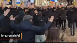 Panathinaikos-Roma, il corteo dei tifosi verso lo stadio: cori per le strade di Atene