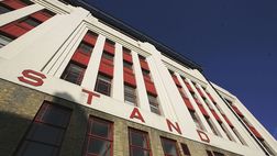 L’Arsenal presenta la sua nuova terza maglia: la divisa è un omaggio al vecchio Highbury
