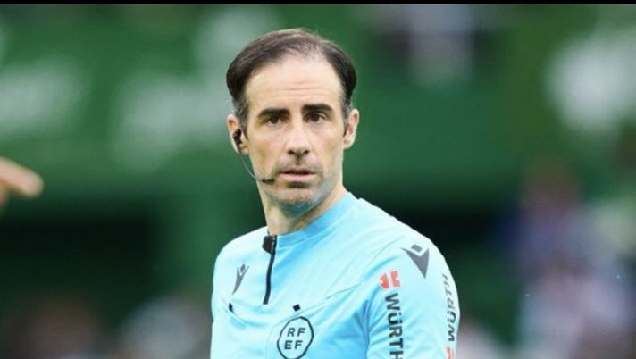 Chiede di interrompere il match per soccorrere un tifoso: espulso dall’arbitro - immagine 1