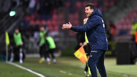 BOLOGNA, ITALY - JANUARY 27: Thiago Motta, head coach of Bologna FC reacts during the Serie A match between Bologna FC and Spezia Calcio at Stadio Renato Dall'Ara on January 27, 2023 in Bologna, Italy. (Photo by Alessandro Sabattini/Getty Images)