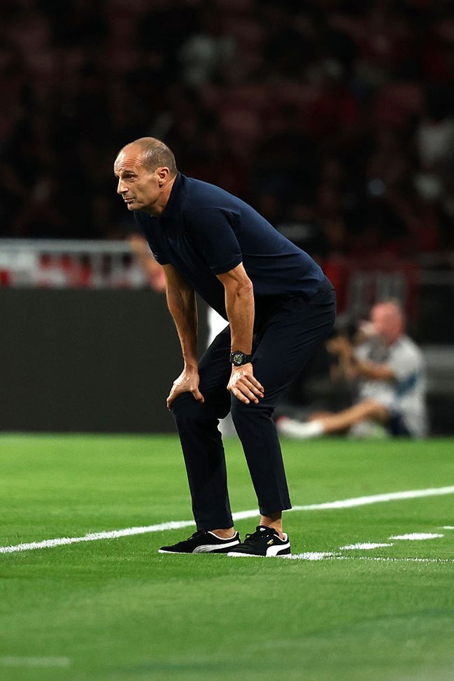 SINGAPORE, SINGAPORE - JULY 23: Head coach of AC Milan Massimiliano Allegri looks on during Pre-Season Friendly match between Arsenal FC and AC Milan at National Stadium on July 23, 2025 in Singapore. (Photo by AC Milan/AC Milan via Getty Images)  milan-allegri-arsenal-intervista-conferenza-stampa-parole