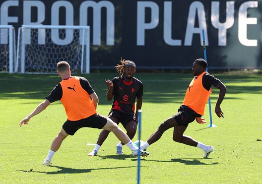 CAIRATE, ITALY - JULY 08: Warren Bondo of AC Milan in action (Photo by Claudio Villa/AC Milan via Getty Images) Oggi a Milanello, allenamento post-raduno: le foto- immagine 4