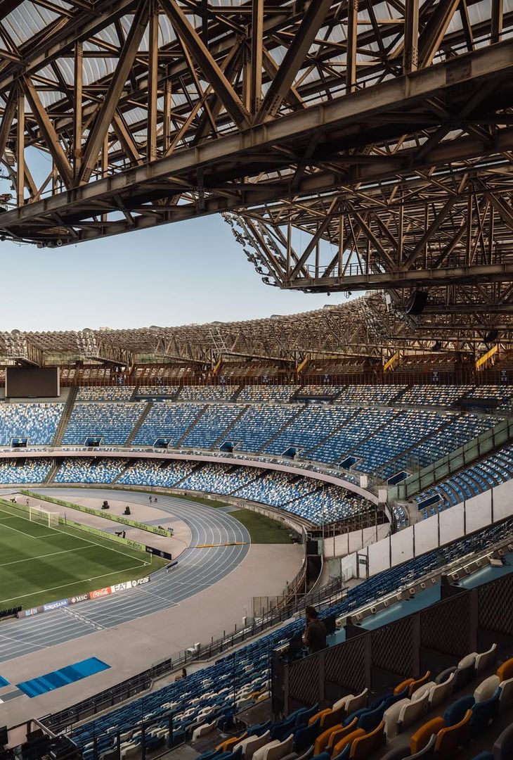 Circa un'ora separa Napoli-Pisa dal suo fischio d'inizio. In programma alle 20:45, la gara è valevole per la 4ª giornata del campionato 2025/26 di Serie A. Ad ospitare tale scontro sarà lo Stadio Diego Armando Maradona, di cui l'admin dei social azzurri ha pubblicato una serie di scatti sul proprio account Instagram.