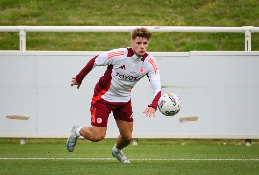 Ritiro Roma, Dovbyk scalda i motori: le indicazioni di De Rossi – FOTO GALLERY - immagine 32