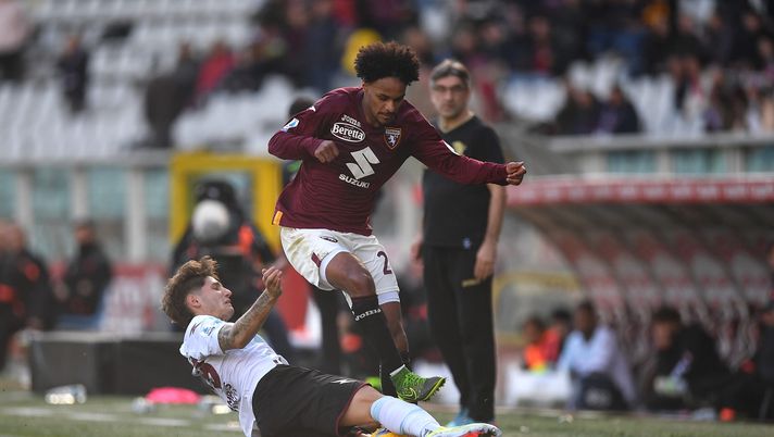 TURIN, ITALY - FEBRUARY 04: Valentino Lazaro of Torino FC is tackled by Alessandro Zanoli of US Salernitana during the Serie A TIM match between Torino FC and US Salernitana at Stadio Olimpico di Torino on February 4, 2024 in Turin, Italy. (Photo by Valerio Pennicino/Getty Images) Torino-Salernitana 0-0, Lazaro: “Mancato il guizzo, serve più convinzione” - immagine 1