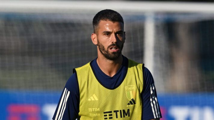 FLORENCE, ITALY - SEPTEMBER 07: Leonardo Spinazzola of Italy in action during Italy training session at Centro Tecnico Federale di Coverciano on September 07, 2023 in Florence, Italy. (Photo by Claudio Villa/Getty Images) Spinazzola a zero, il Napoli insiste ma non c’è ancora l’accordo: le ultime - immagine 1