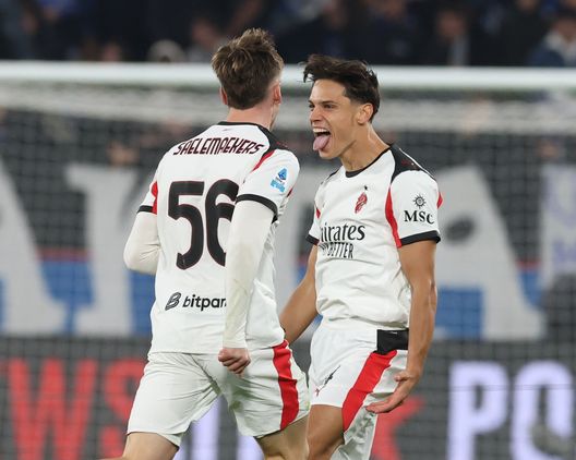 BERGAMO, ITALY - OCTOBER 28:  Samuele Ricci of AC Milan celebrates with team-mates after scoring the goal during the Serie A match between Atalanta BC and AC Milan at Gewiss Stadium on October 28, 2025 in Bergamo, Italy. (Photo by Claudio Villa/AC Milan via Getty Images)  Atalanta-Milan 1-1, le pagelle: Tomori-horror, Maignan unica sufficienza- immagine 9