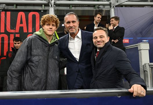 MILAN, ITALY - NOVEMBER 28: Jannik Sinner, Gerry Cardinale and Giorgio Furlani attend before the UEFA Champions League match between AC Milan and Borussia Dortmund at Stadio Giuseppe Meazza on November 28, 2023 in Milan, Italy. (Photo by Claudio Villa/AC Milan via Getty Images) 5 curiosità su Giorgio Furlani, chi è e perché è diventato CEO del Milan- immagine 6
