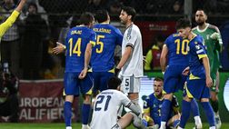 VIDEO – Teste basse e silenzio assordante: la Nazionale rientra in Italia. E Bastoni è l’ultimo a farsi vedere