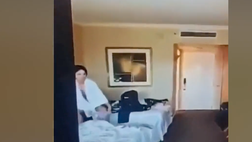 VIDEO / Giornalista sbaglia telecamera e inquadra donna nuda nel letto