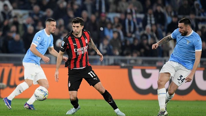 Christian Pulisic (attaccante AC Milan), qui durante Lazio-Milan 1-0 (Serie A 2025-2026) | News (Getty Images) Flop Milan, la Lazio vince e frantuma i sogni Scudetto. Diavolo, stai attento dietro ...