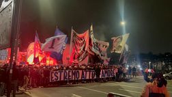 Lazio, il corteo dei tifosi avanza verso la Nord – VIDEO