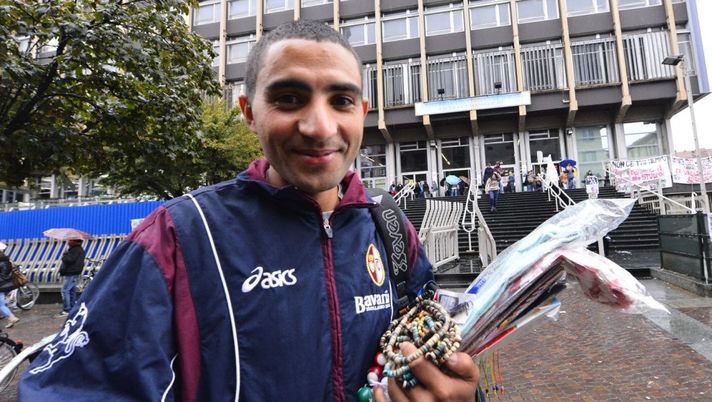 La dolce storia di Rachid, da Vu Cumprà ad Ingegnere (con la maglia del Toro) - immagine 1