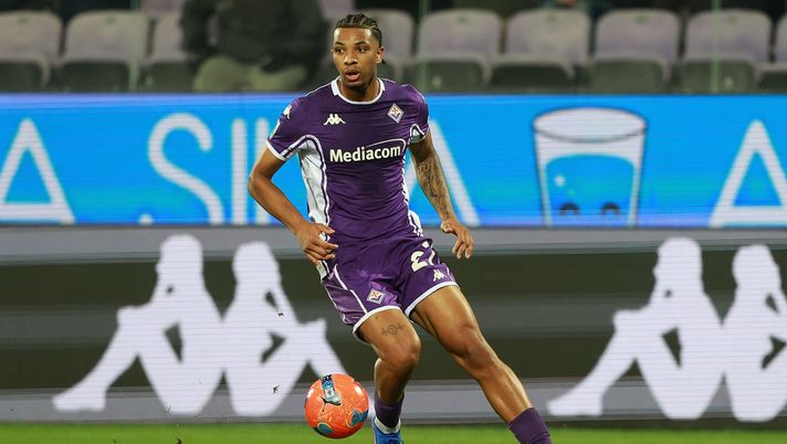 FLORENCE, ITALY - DECEMBER 21: Cher Ndour of ACF Fiorentina in action during the Serie A match between ACF Fiorentina and Udinese Calcio at Artemio Franchi on December 21, 2025 in Florence, Italy. (Photo by Gabriele Maltinti/Getty Images) Nazione: “Occhio alle uscite. Ndour piace a 3 di A, per Kouamè pesa l’ingaggio” - immagine 1