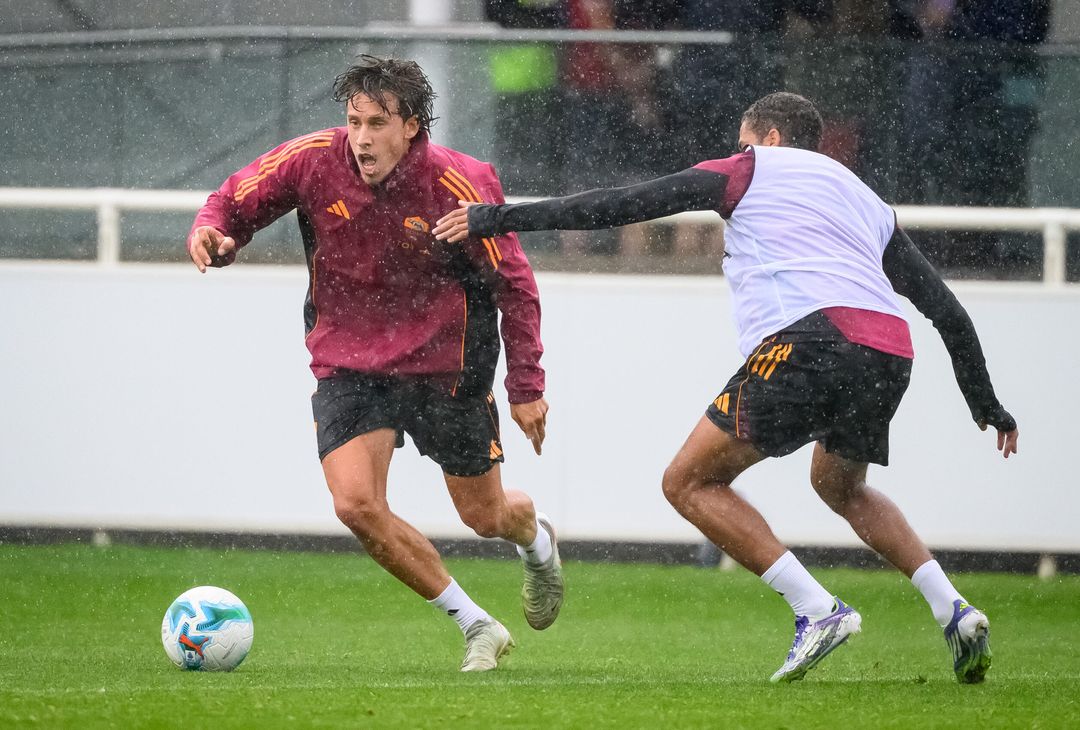 Roma, la seduta pomeridiana aperta ai tifosi al St. George’s Park – FOTO GALLERY - immagine 39