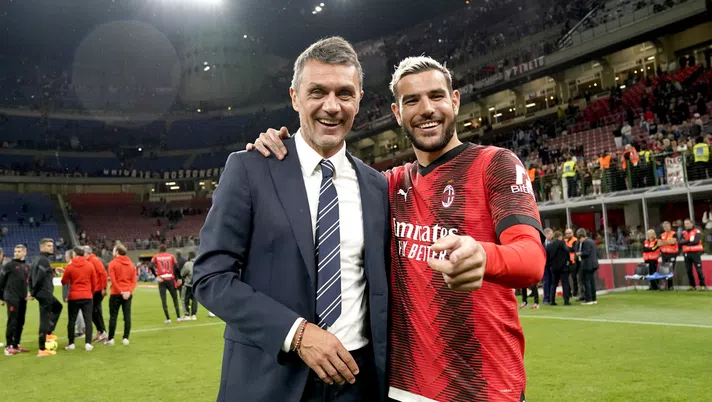 Milan, Theo Hernandez pizzicato al bar con l’idolo Maldini | Video - immagine 1