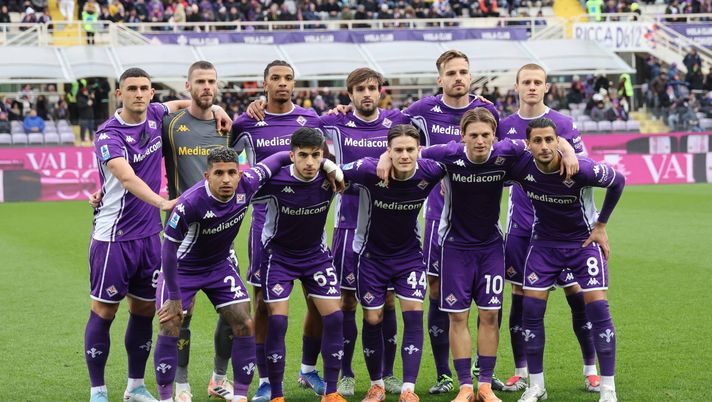 GERMOGLI PH: 4 GENNAIO 2026 FIRENZE STADIO ARTEMIO FRANCHI CAMPIONATO SERIE A FIORENTINA VS CREMONESE NELLA FOTO FORMAZIONE Fiorentina, in arrivo un’altra multa salata. Uno squalificato in casa viola - immagine 1