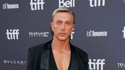 Bernardeschi sfila a Toronto, i follower si chiedono: è ricorso alla chirurgia estetica?