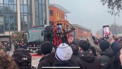 VIDEO – Milan-Empoli, pullman rossonero arrivato a San Siro | PM News