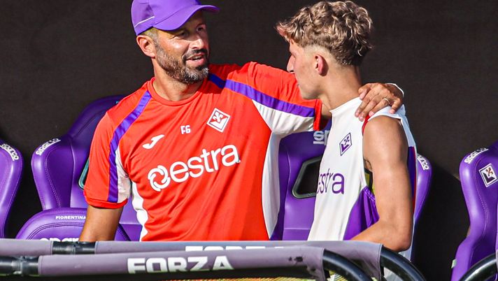 GERMOGLI PH: 13 LUGLIO 2026 BAGNO A RIPOLI ROCCO CCOMMISSO VIOLA PARK PRIMO ALLENAMENTO DEL RITIRO CON ALLENATORE GROSSO DELLA FIORENTINA NELLA FOTO ALLENATORE FABIO GROSSO Grosso