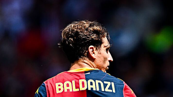 GENOA, ITALY - MAY 17: Tommaso Baldanzi of Genoa looks on during the Serie A match between Genoa CFC and AC Milan at Stadio Luigi Ferraris on May 17, 2026 in Genoa, Italy. (Photo by Simone Arveda/Getty Images) BREAKING – Genoa in chiusura per Baldanzi: accordo con la Roma ad un passo, ecco le cifre - immagine 1