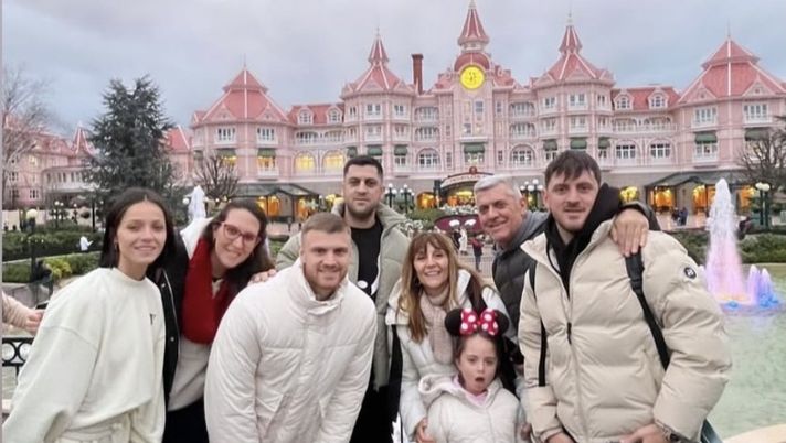 FOTO – Dodo e Beltran si godono Disneyland Paris con le famiglie - immagine 1