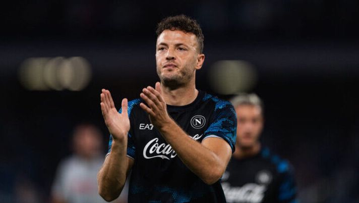 Diego Armando Maradona Stadium, Napoli, ITALY - AUG 25 2024: SSC Napoli player Amir Rrahmani during the warm up before the Serie A match between SSC Napoli and Bologna FC at Diego Armando Maradona Stadium on August 25, 2024 in Napoli, Italy. (Photo by SSC Napoli/Getty Images) Napoli, Rrahmani si è dato una scadenza per il rientro: cosa filtra tra Pisa e Milan - immagine 1