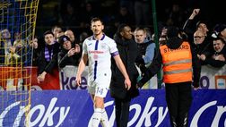 Coppa del Belgio, i tifosi Anderlecht: interrompono il derby e poi criticano l’allenatore