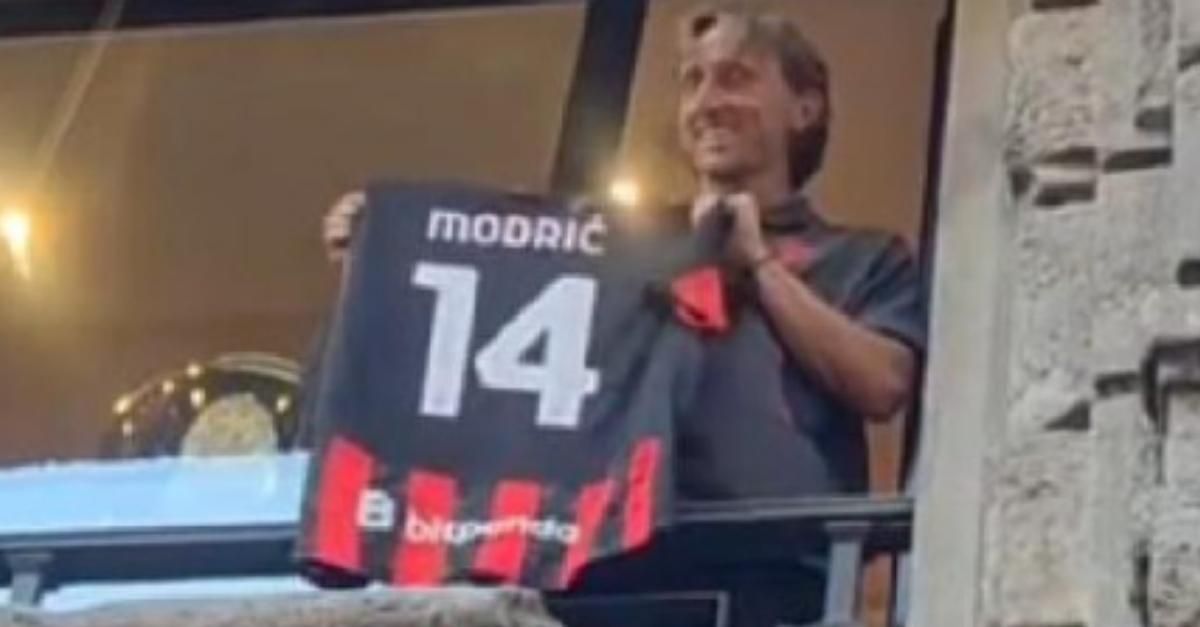 milan modric si affaccia dal balcone la reazione dei tifosi video
