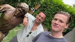 McTominay è sempre più napoletano: lo scozzese si è regalato una statua di Maradona!