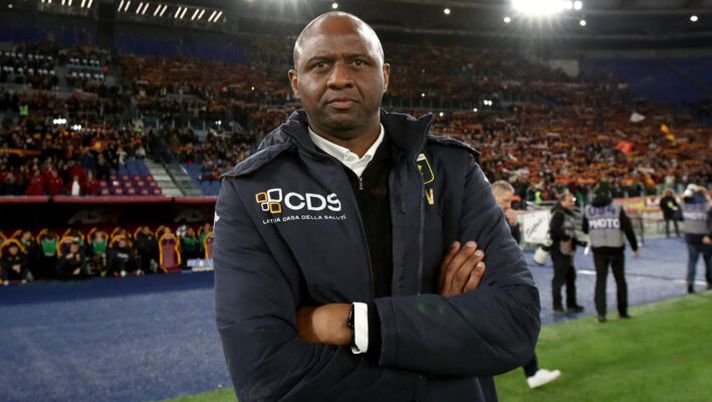 ROME, ITALY - JANUARY 17: Patrick Vieira, Head Coach of Genoa, looks on ahead of the Serie A match between AS Roma and Genoa at Stadio Olimpico on January 17, 2025 in Rome, Italy. (Photo by Paolo Bruno/Getty Images) Vieira: “Come stanno Messias, Bani e Badelj. Dico una cosa a Pinamonti, Vitinha, Onana…” - immagine 1