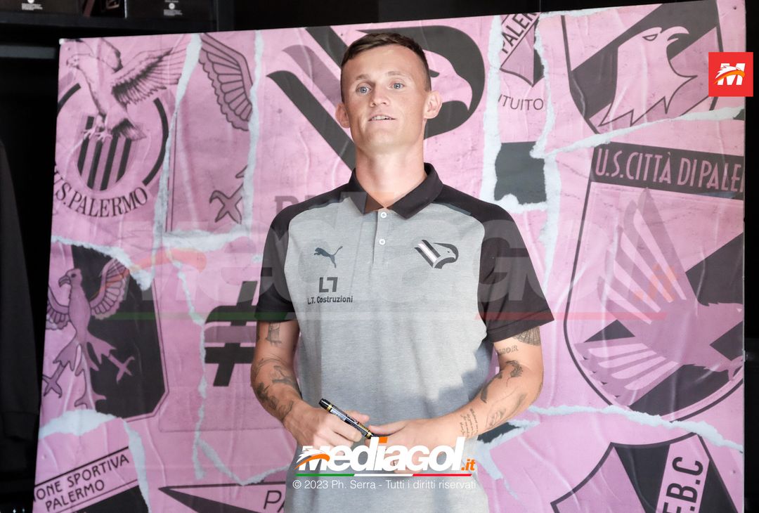 FOTO PALERMO: Liam Henderson incontra i tifosi allo Store Ufficiale (GALLERY) - immagine 20