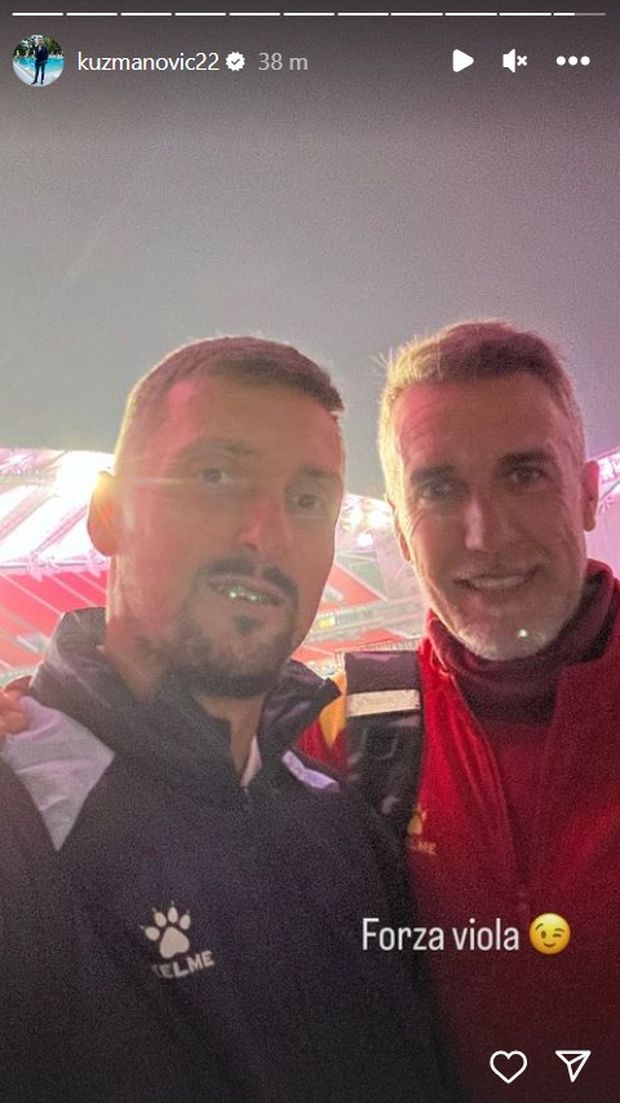 FOTO – Che coppia! Kuzmanovic posa con Batistuta: “Forza viola!”- immagine 2