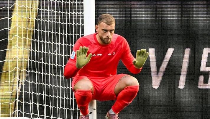 Juve, tifosi vs Di Gregorio: “Interista”, “figlio di p***”: il portiere chiude i commenti sui social - immagine 1