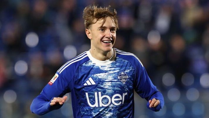 COMO, ITALY - SEPTEMBER 24: Jesus Rodriguez of Como 1907 celebrates after scoring their team's first goal during the Coppa Italia match between Como 1907 and US Sassuolo at Giuseppe Sinigaglia Stadium on September 24, 2025 in Como, Italy. (Photo by Marco Luzzani/Getty Images) Ecco cinque scommesse per l’infrasettimanale al fantacalcio: potete pensarci - immagine 1